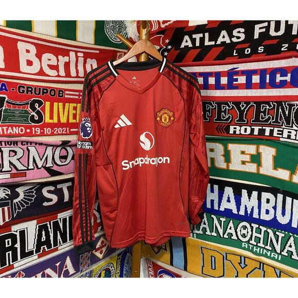 Manchester United | Men’s Medium Home Long-Sleeve Jersey - Picture 6 of 7